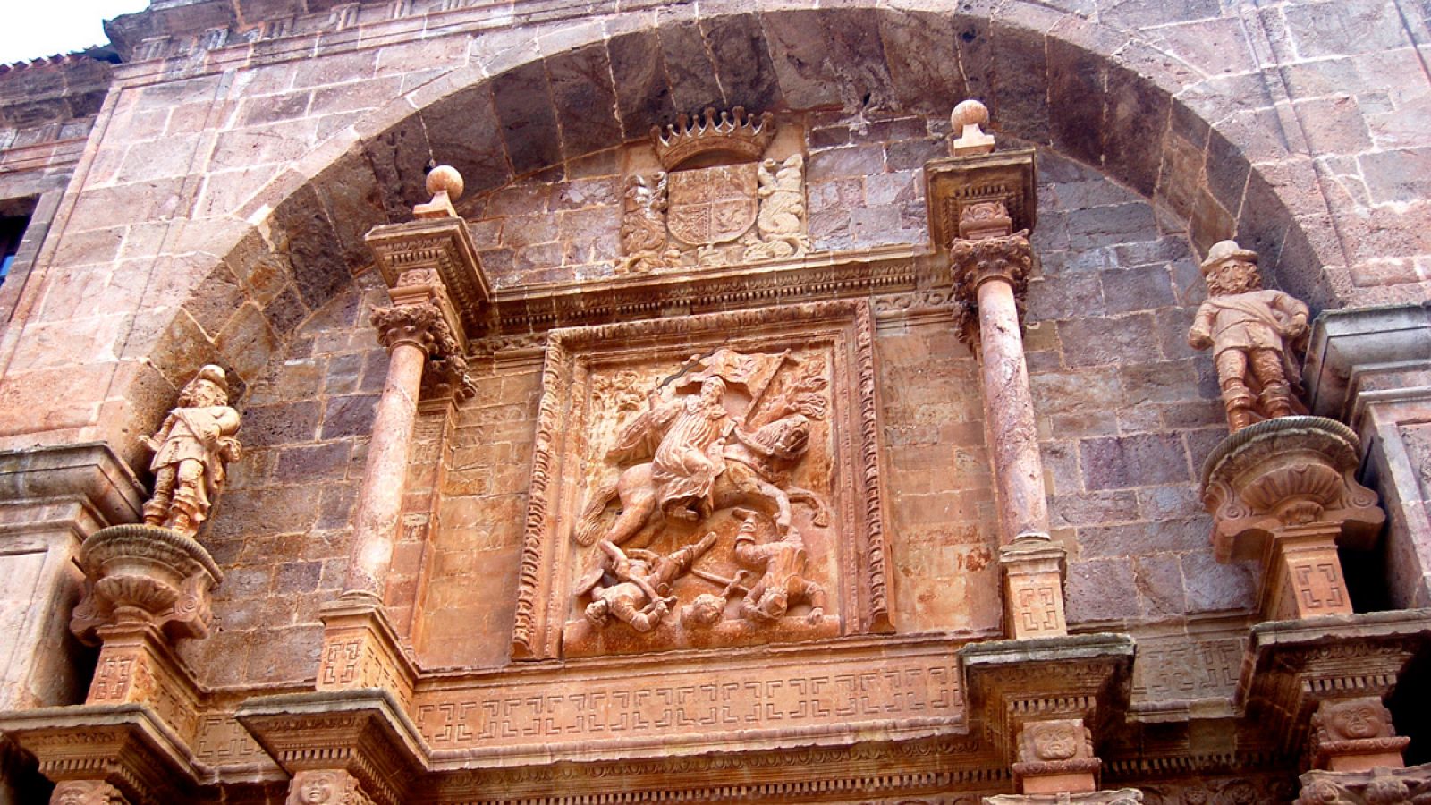 Portada barroca del siglo XVII del Monasterio de Yuso