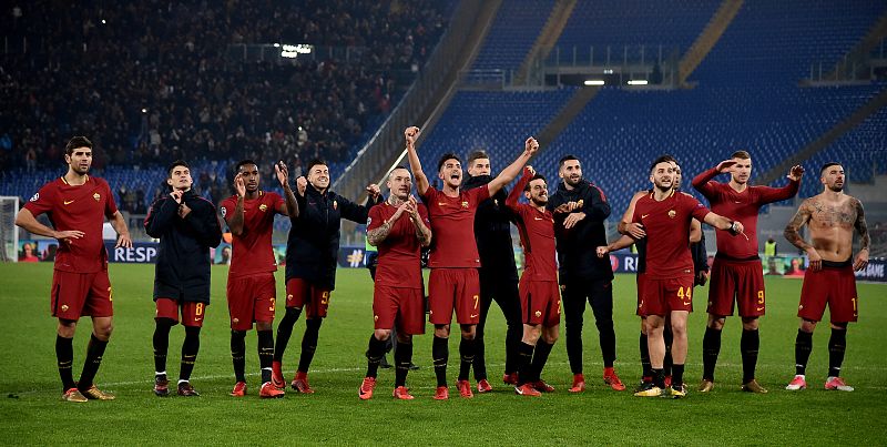Los jugadores de la Roma celebran la clasificación.
