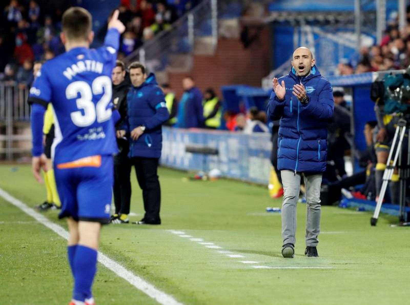 Martín Aguirregabiria y Abelardo durante el partido de Liga del Alavés ante la UD Las Palmas.