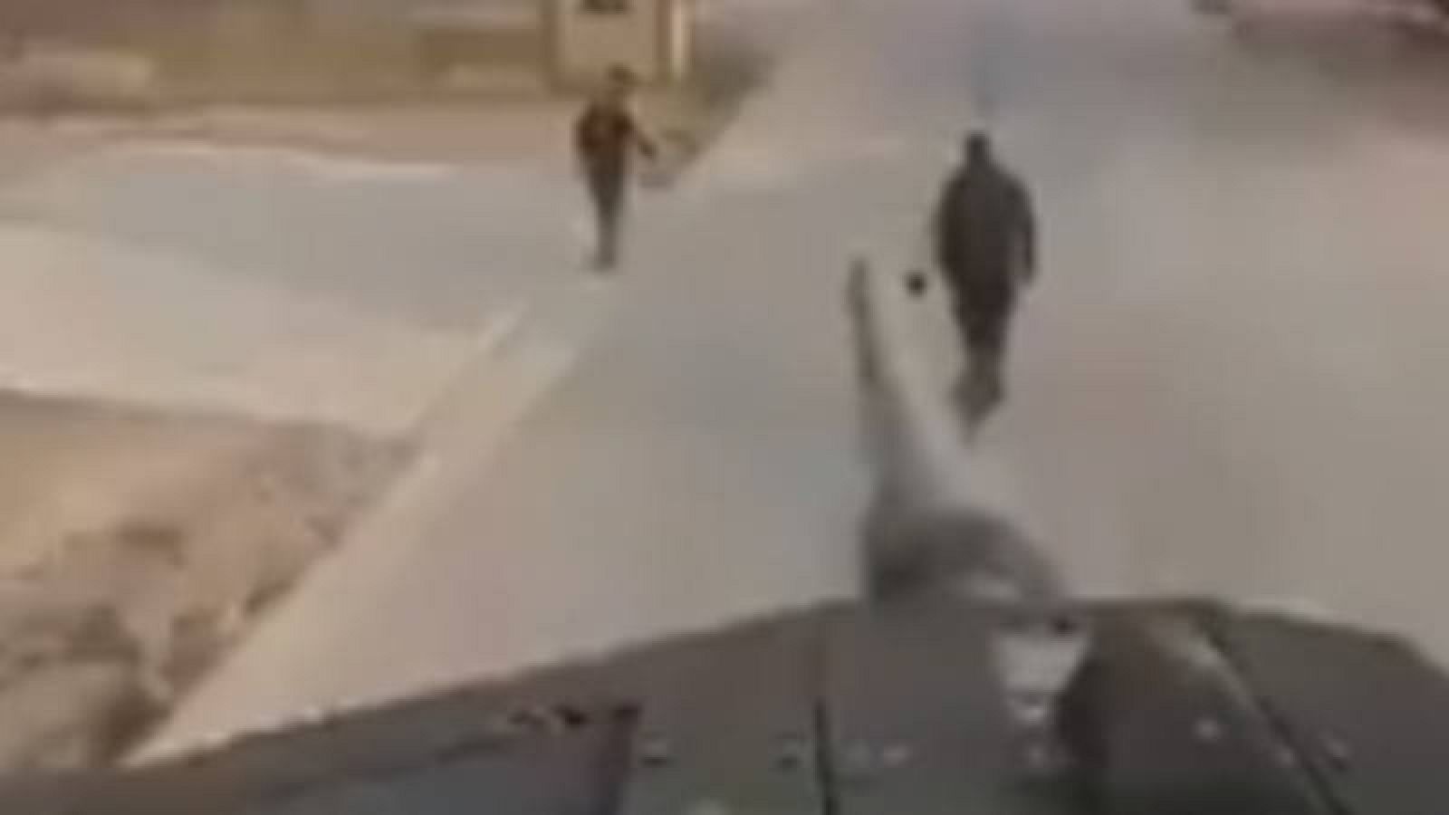 Imagen del tanque utilizado por los civiles para amenzar a Puigdemont y Pablo Iglesias.