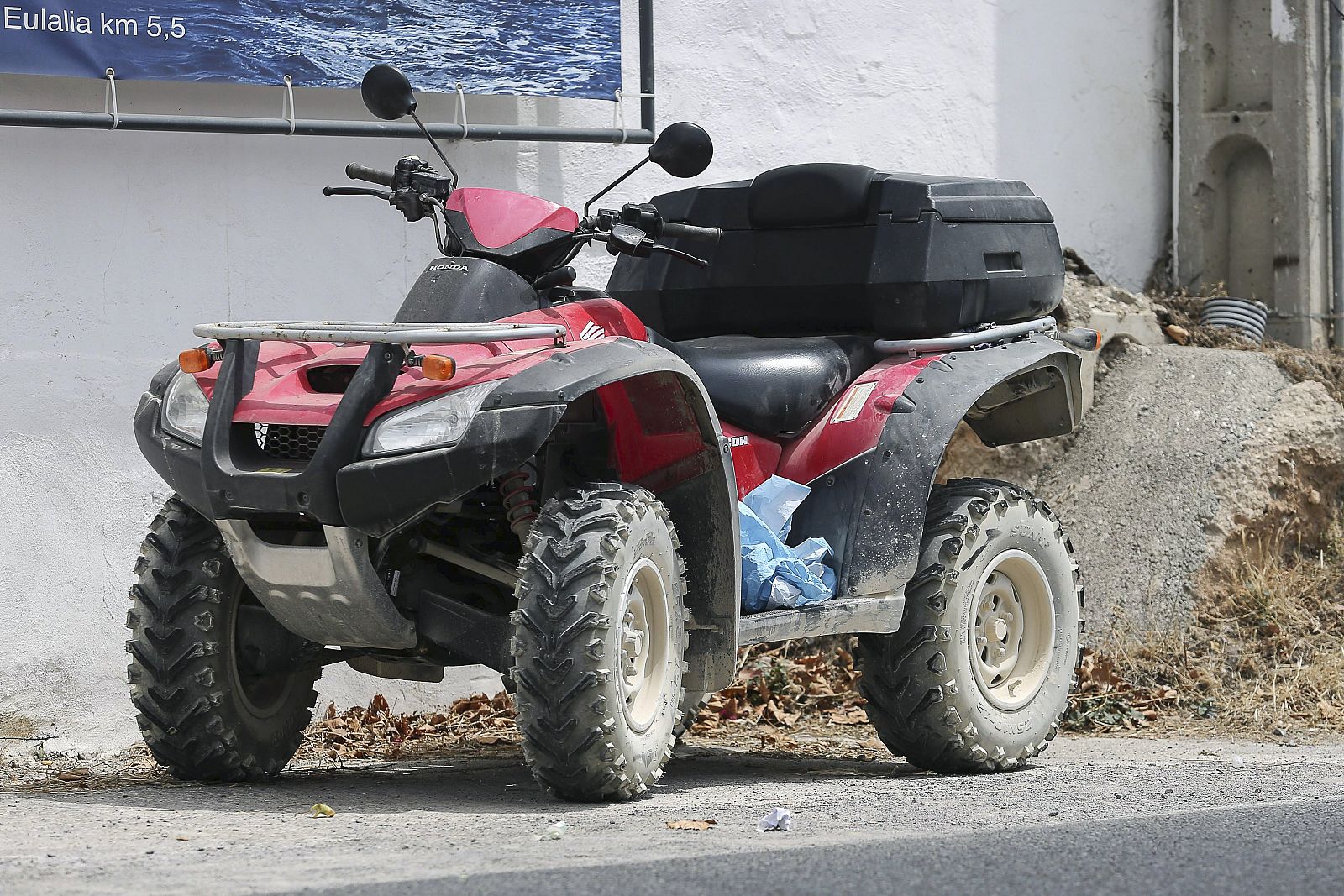 El quad que conducía Ángel Nieto tras el accidente.