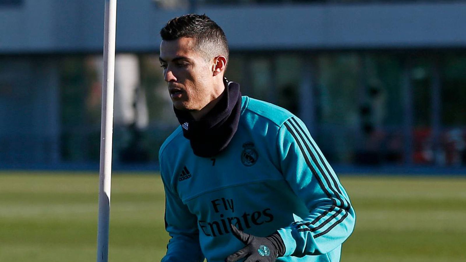 Cristiano Ronaldo entrena al margen