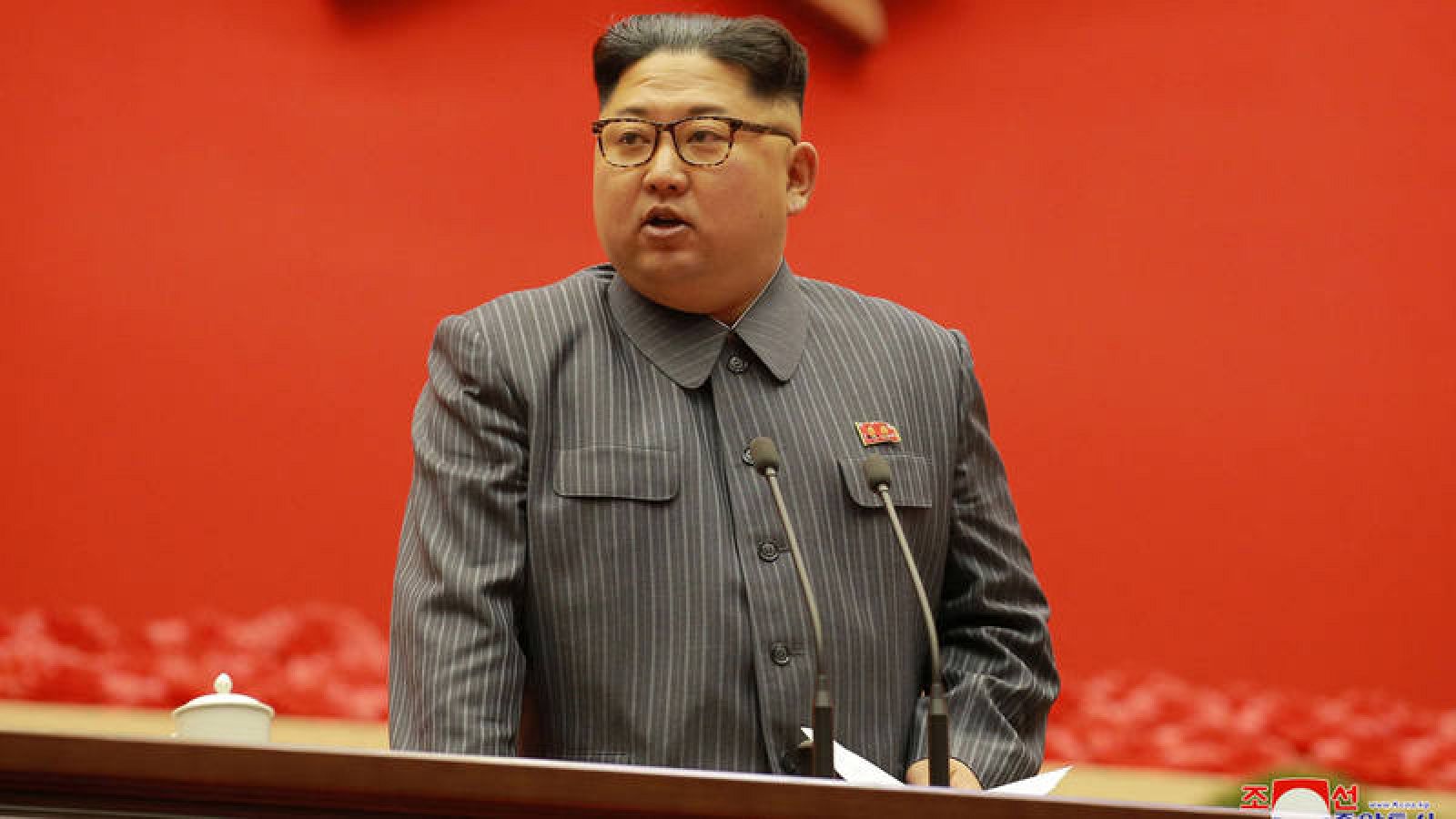 El líder norcoreano Kim Jong Un durante la clausura de un congreso el 23 de diciembre de 2017. 