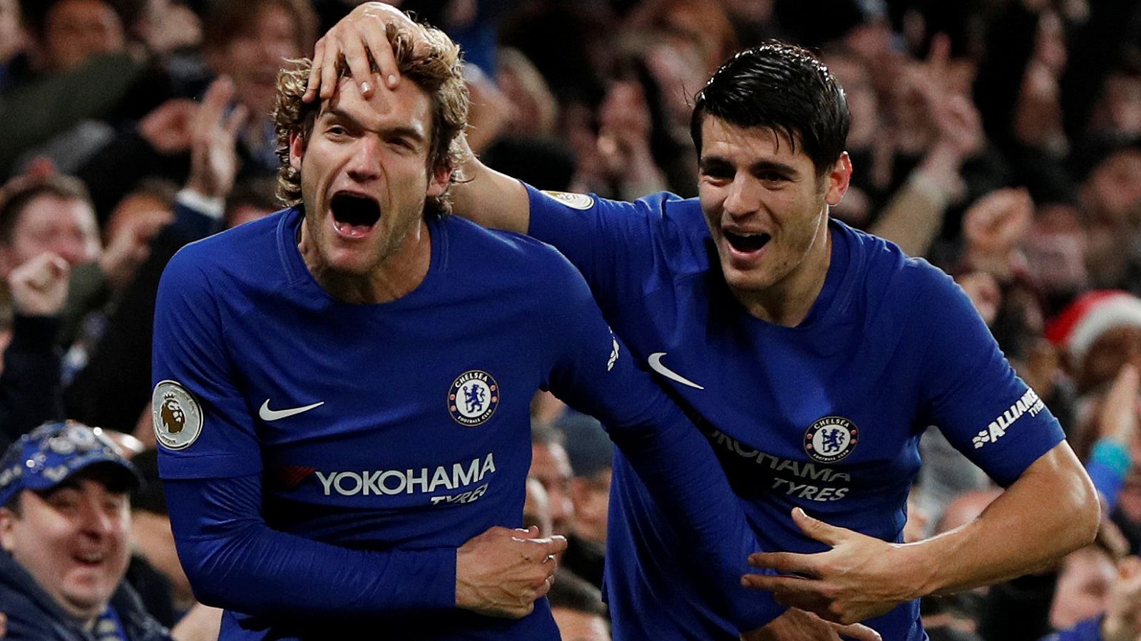 Morata y Marcos Alonso celebran el segundo gol del Chelsea.