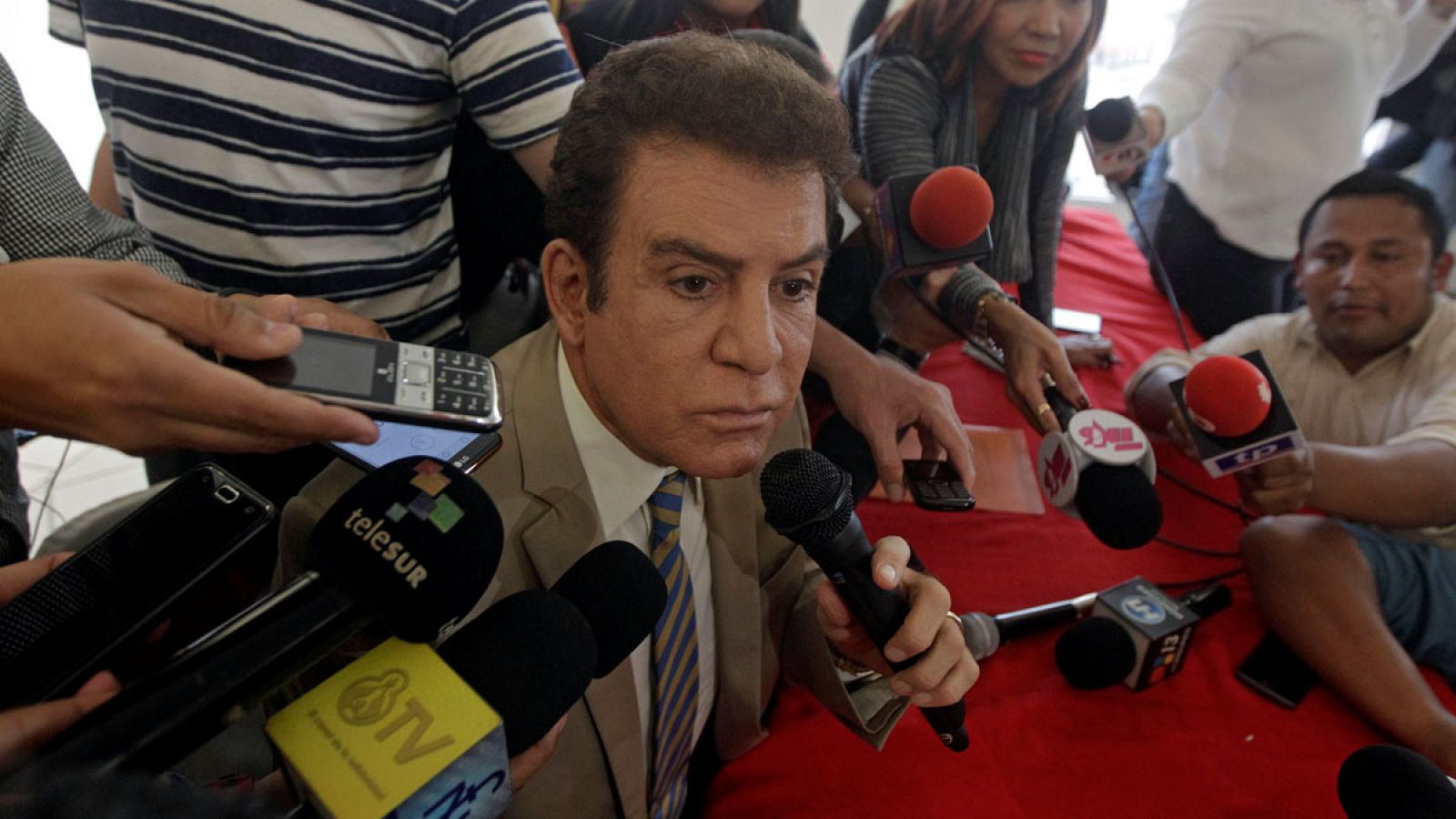El excandidato opositor hondureño, Salvador Nasralla, durante una rueda de prensa el 22 de diciembre