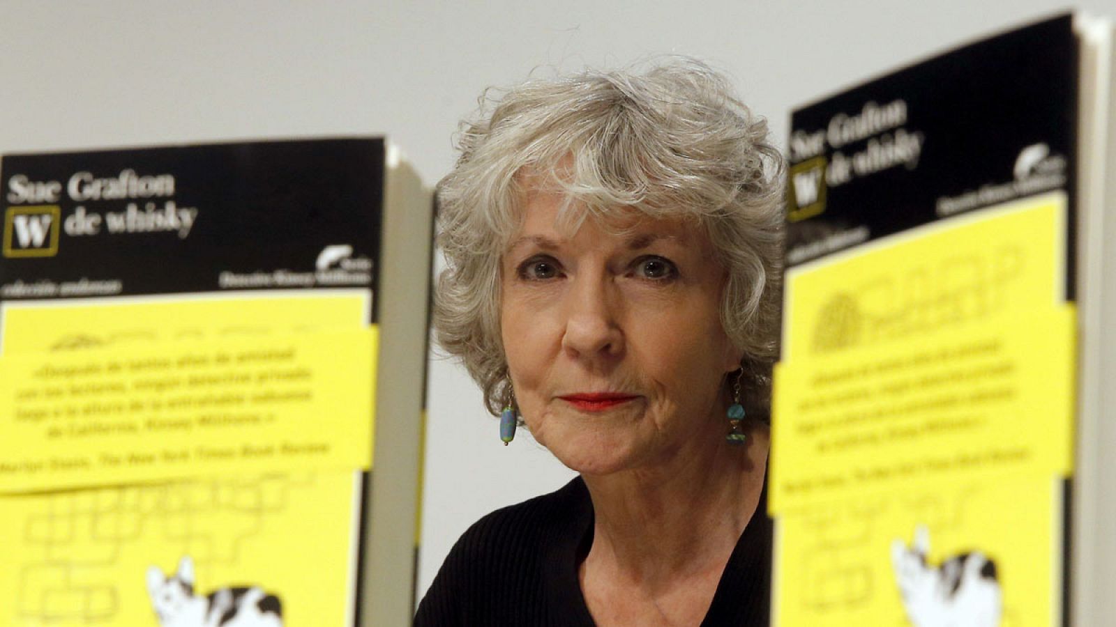 Imagen de marzo de 2015 en la que se ve  a la escritora estadounidense Sue Grafton compartiendo con sus lectores las claves de su última novela del Alfabeto del crimen, 'W de whisky' en Valencia.