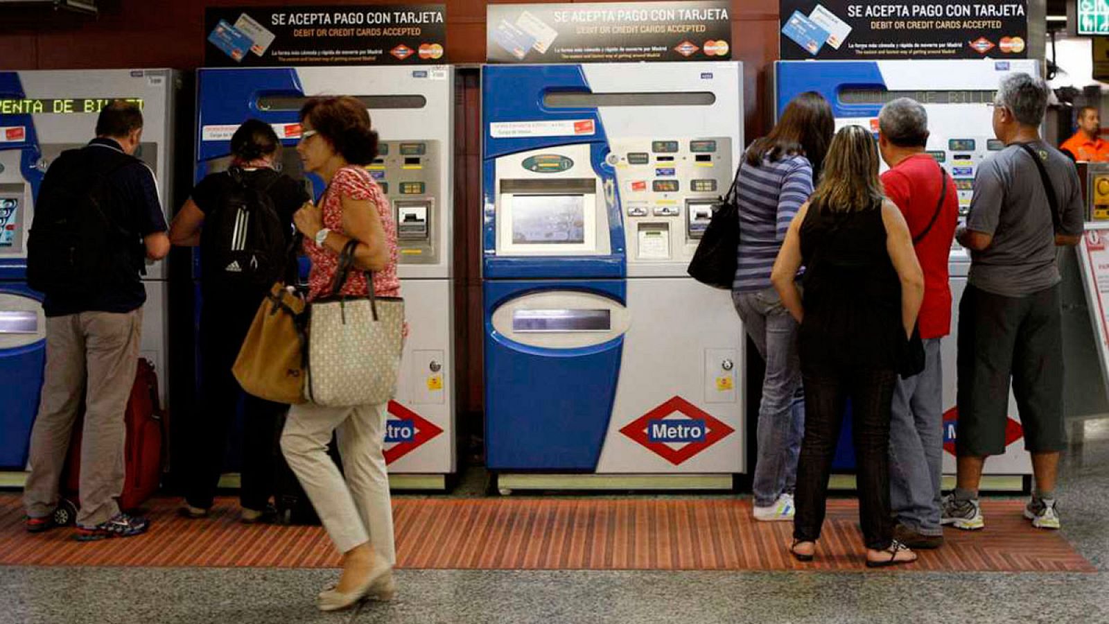 Imagen de archivo de maquinas expendedoras de billetes del Metro de Madrid