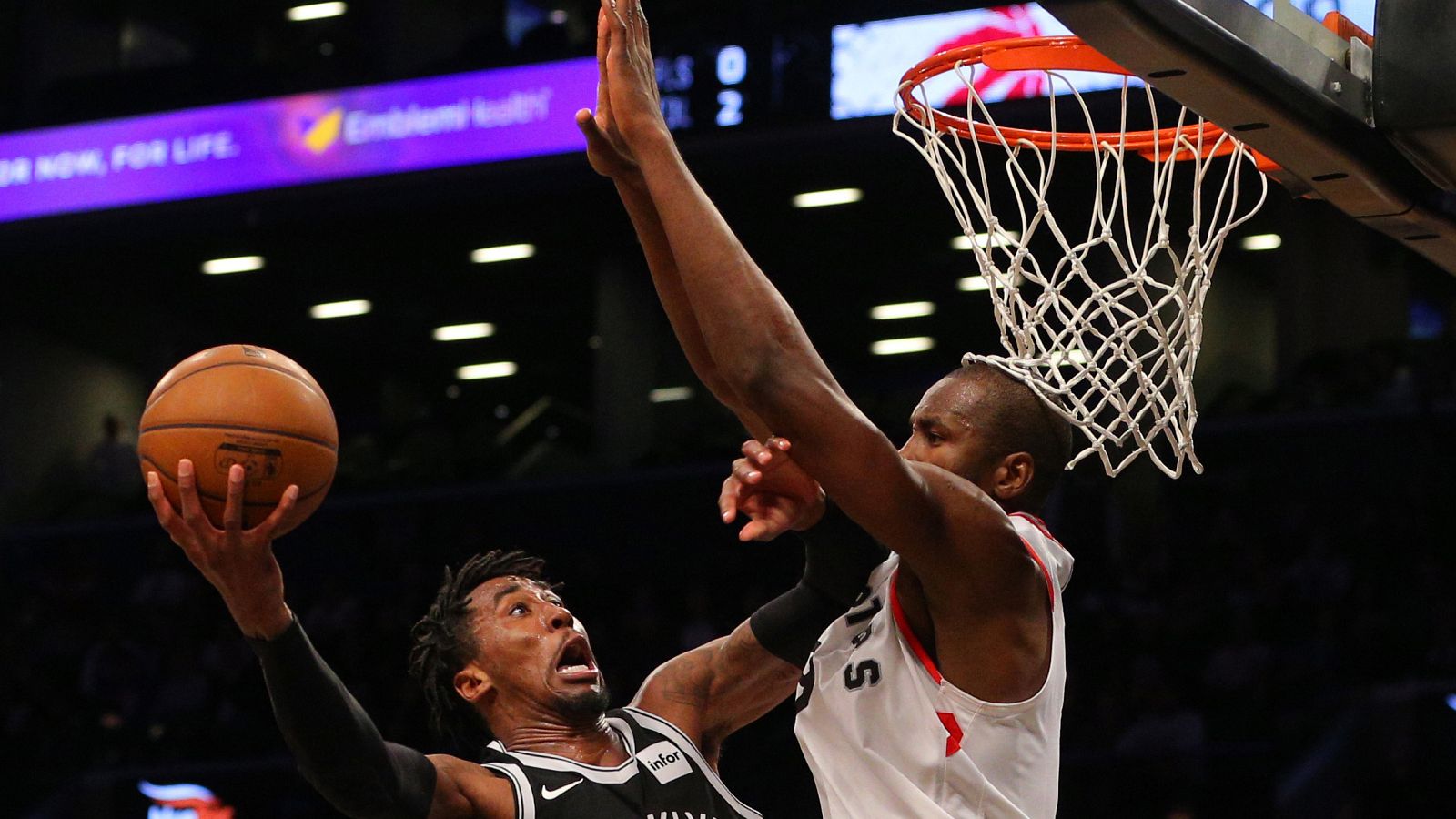 Serge Ibaka aporta un doble-doble en la victoria de Toronto ante los Nets