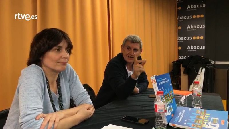 Núria Fernández y José Manule Pérez Tornero en la presentación del libro "#MOJO. Manual Periodismo Móvil" en Sant Cugat del Vallés