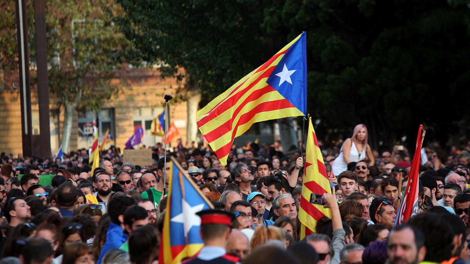Manifestación con banderas independentistas en Tarragona.