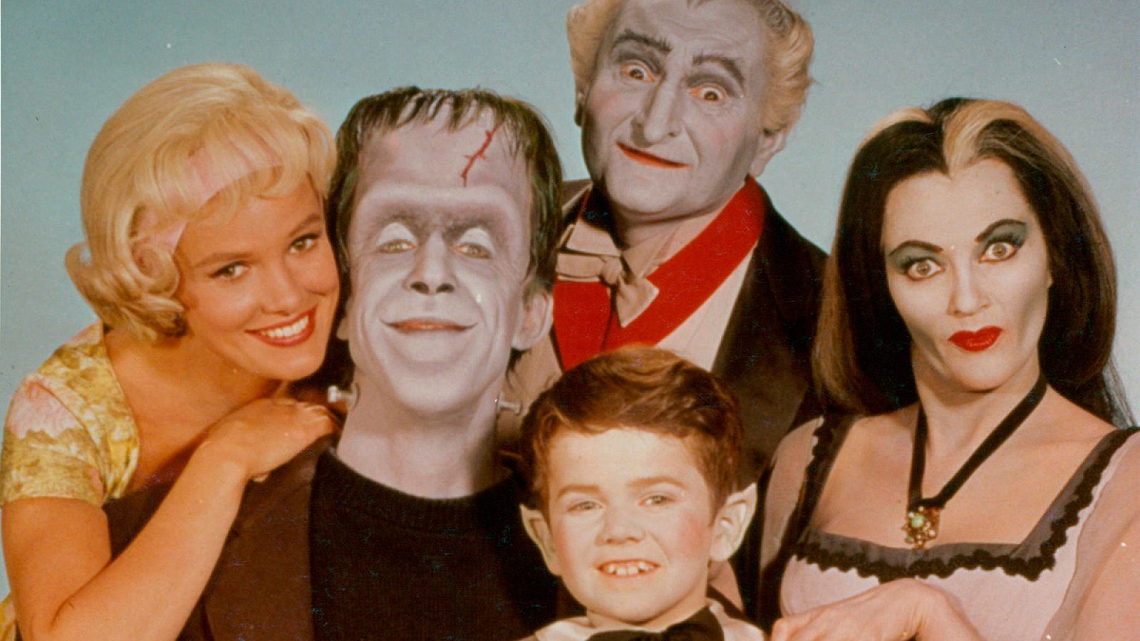 Todos los secretos de 'Los Munsters' en el primer libro sobre la famosa serie de televisión