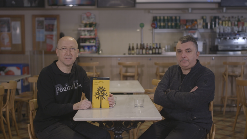 La ausencia de los padres, el divorcio matrimonial, la responsabilidad hacia los hijos, el paso del tiempo y, cómo no, la muerte, son algunos de los muchos temas que aborda esta novela emocionante e íntima de Manuel Vilas en la que muchos lectores s