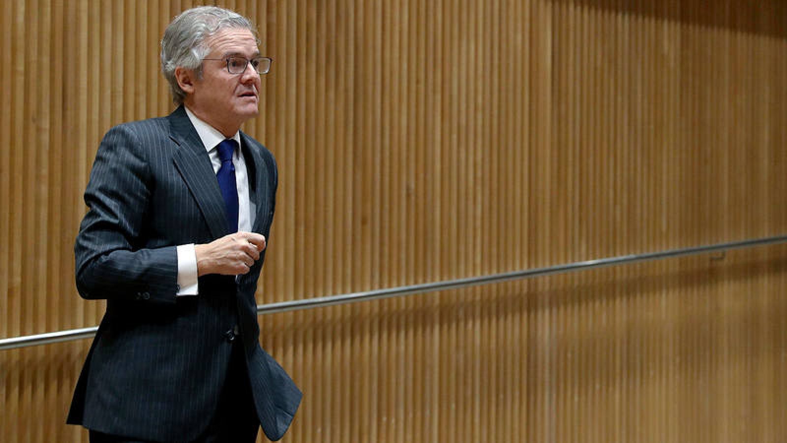 El presidente de la CNMV, Sebastián Albella, momentos antes de comparecer en el Congreso