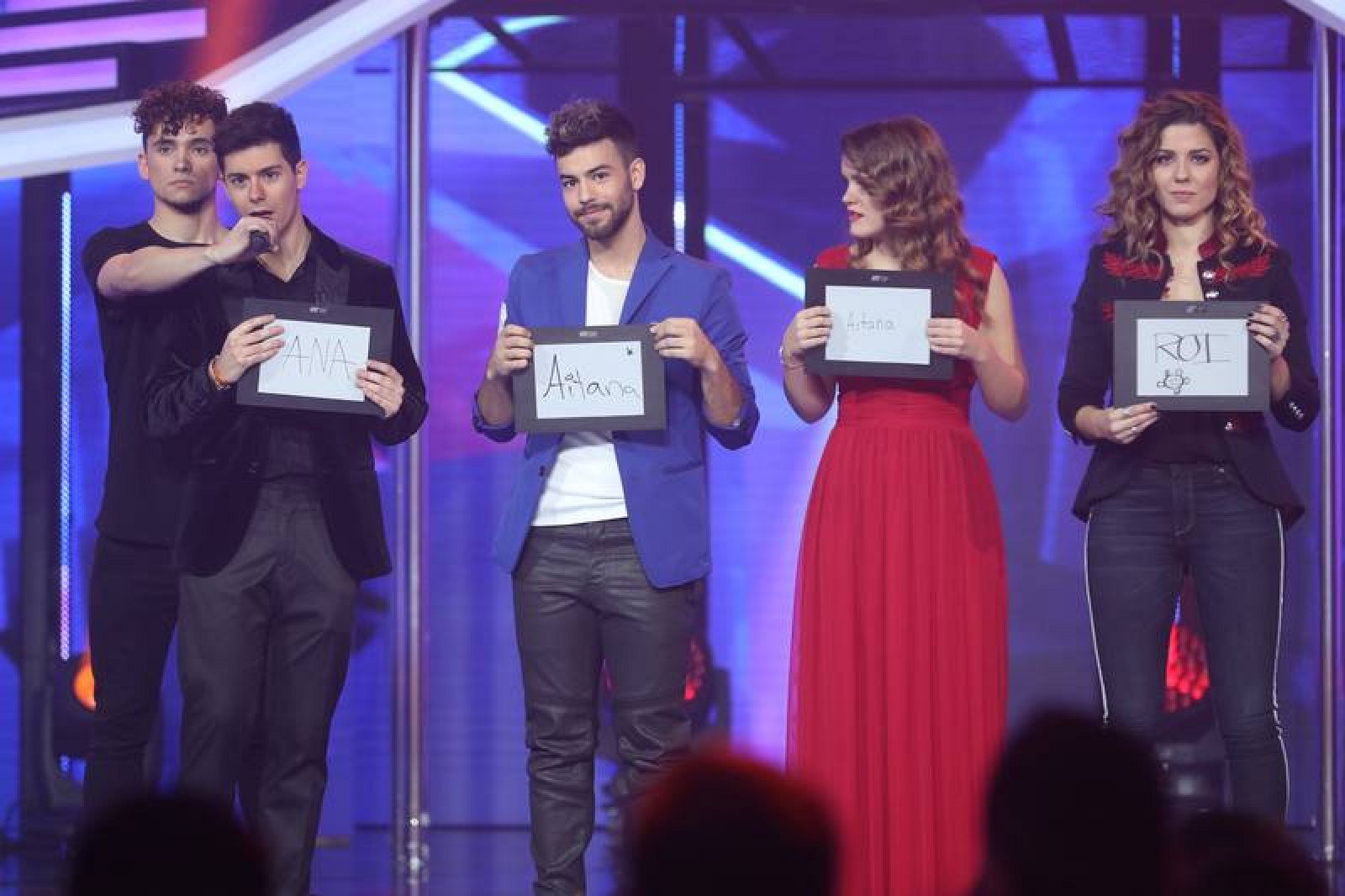  Alfred, Agoney, Amaia y Miriam muestran sus pizarras en la Gala 10 de OT
