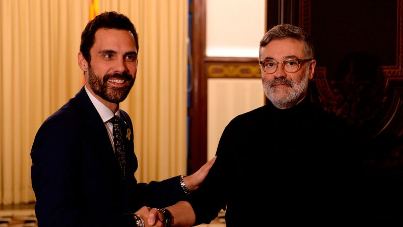 El nuevo presidente del Parlament Roger Torrent recibe al portavoz de la CUP Carles Riera