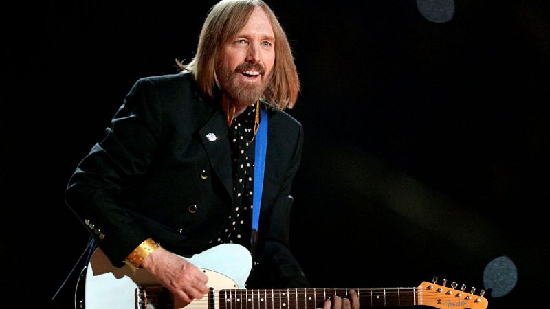 El cantante Tom Petty durante la Super Bowl de 2008.