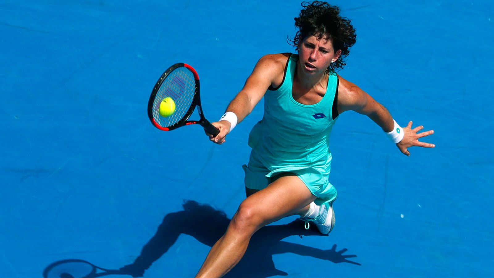 Carla Suarez durante su partido contra Anett Kontaveit en octavos de finañ del Open de Australia.