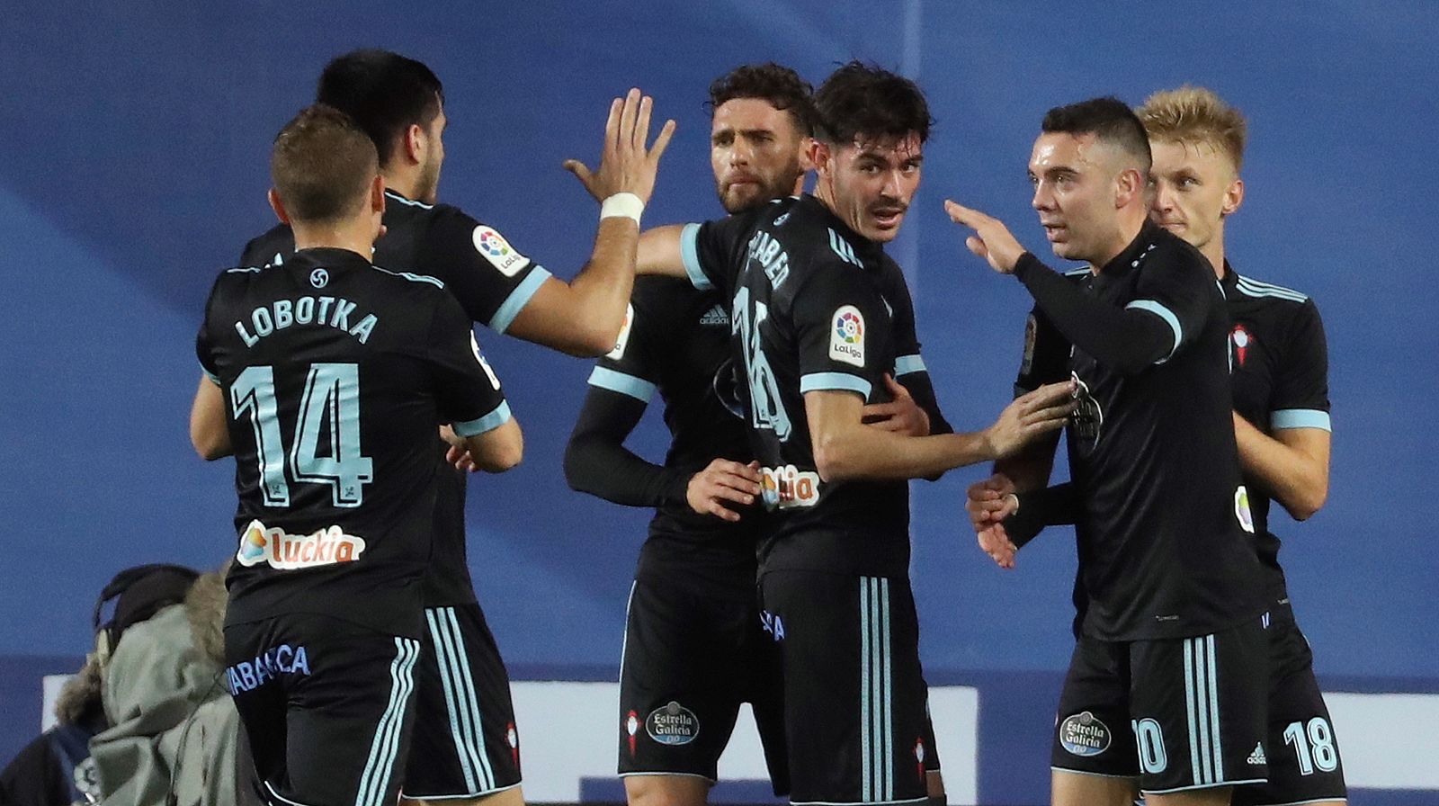 Los jugadores del Celta de Vigo celebran el gol marcado por su compañero Iago Aspas ante la Real Sociedad.