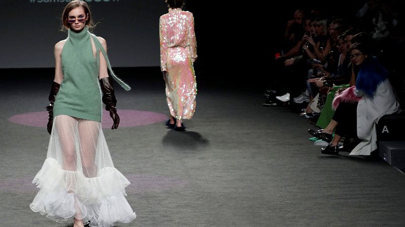 Mezclas osadas de texturas, épocas y estilos destacan en Celia Valverde.