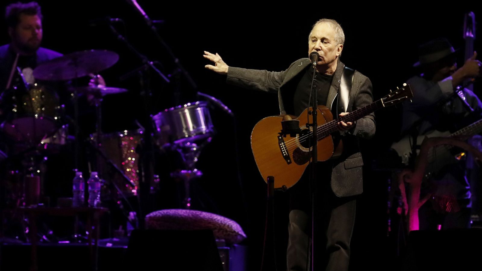 El músico estadounidense Paul Simon durante un concierto en Madrid en 2016