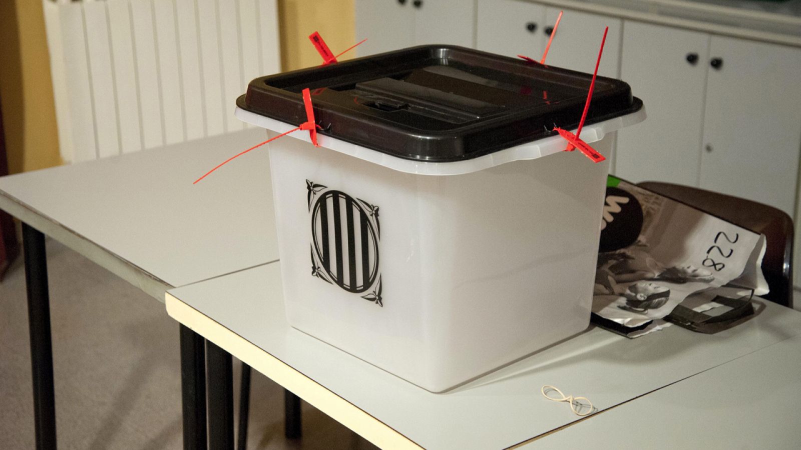 Fotografía de archivo de una de las urnas utilizadas en el referéndum del 1-O