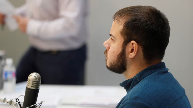 Pablo Hasel durante el juicio por enaltecimiento del terrorismo e insultar a la Corona y a los Cuerpos de Seguridad en Twitter y YouTube.