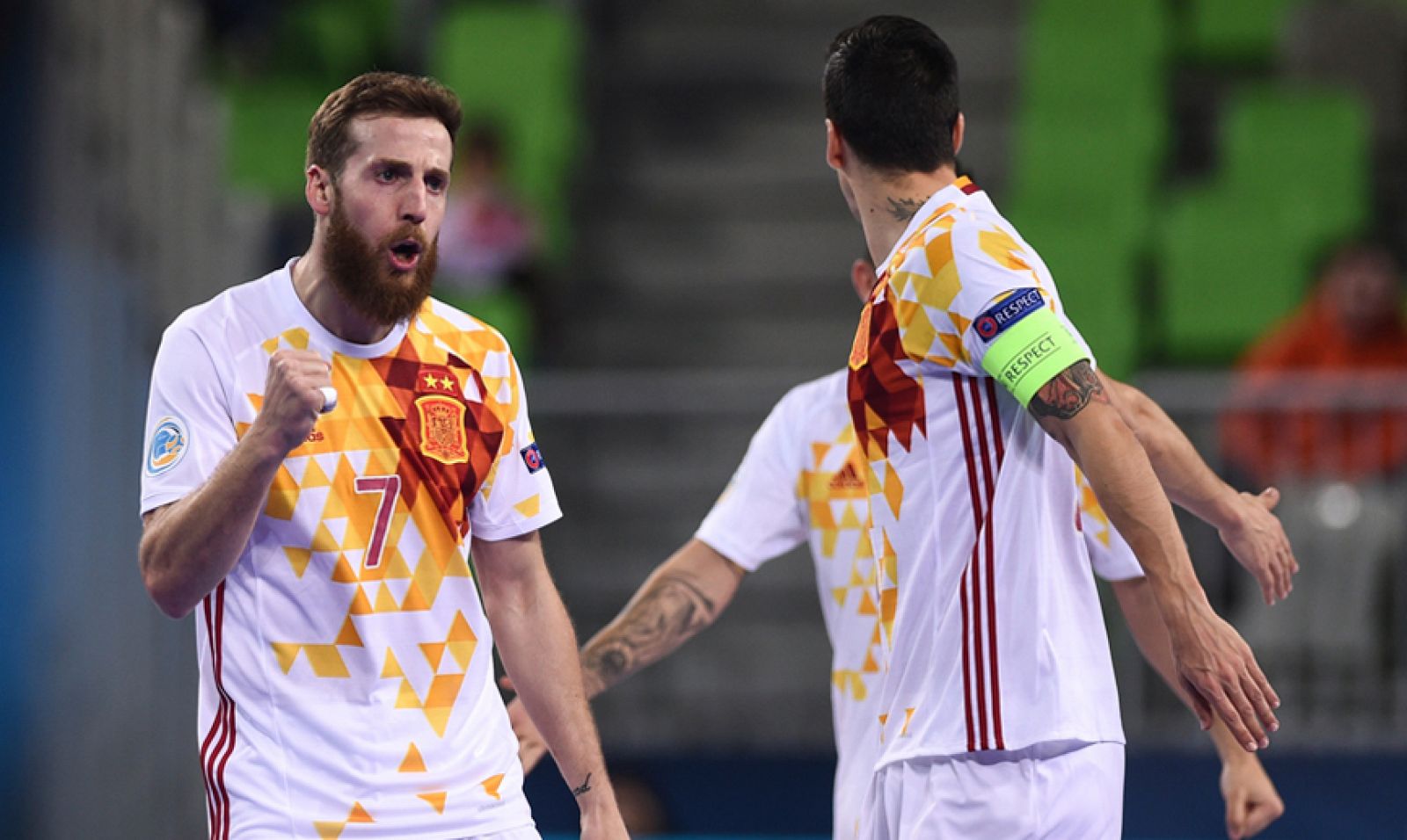 Pola celebra el único tanto del partido.