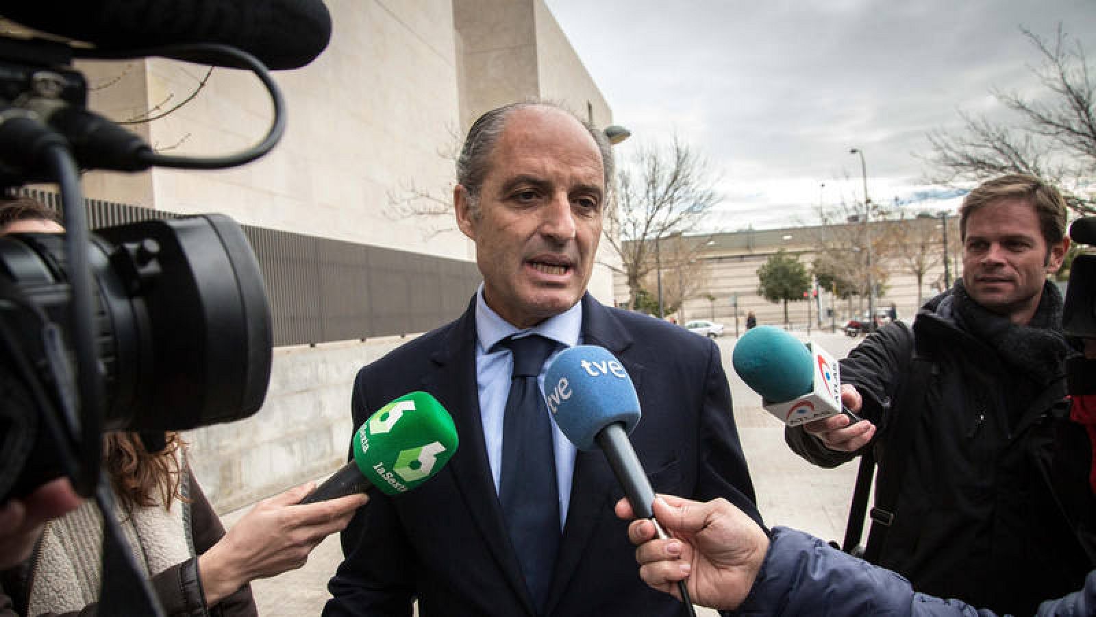 El expresidente de la Generalitat Valenciana Francisco Camps a su llegada a la Ciudad de la Justicia 