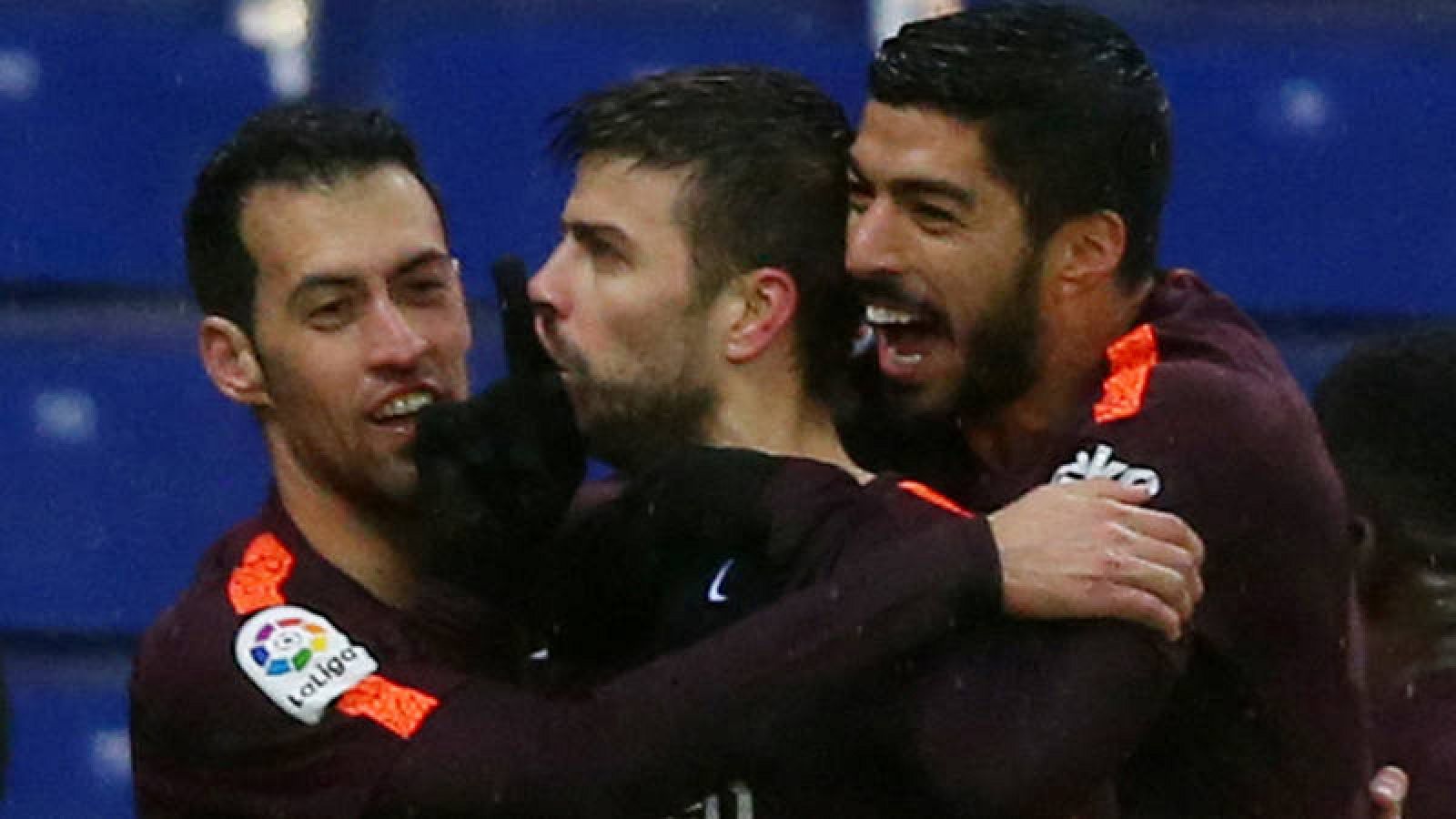 Piqué se lleva el dedo a los labios tras marcar ante el Espanyol.