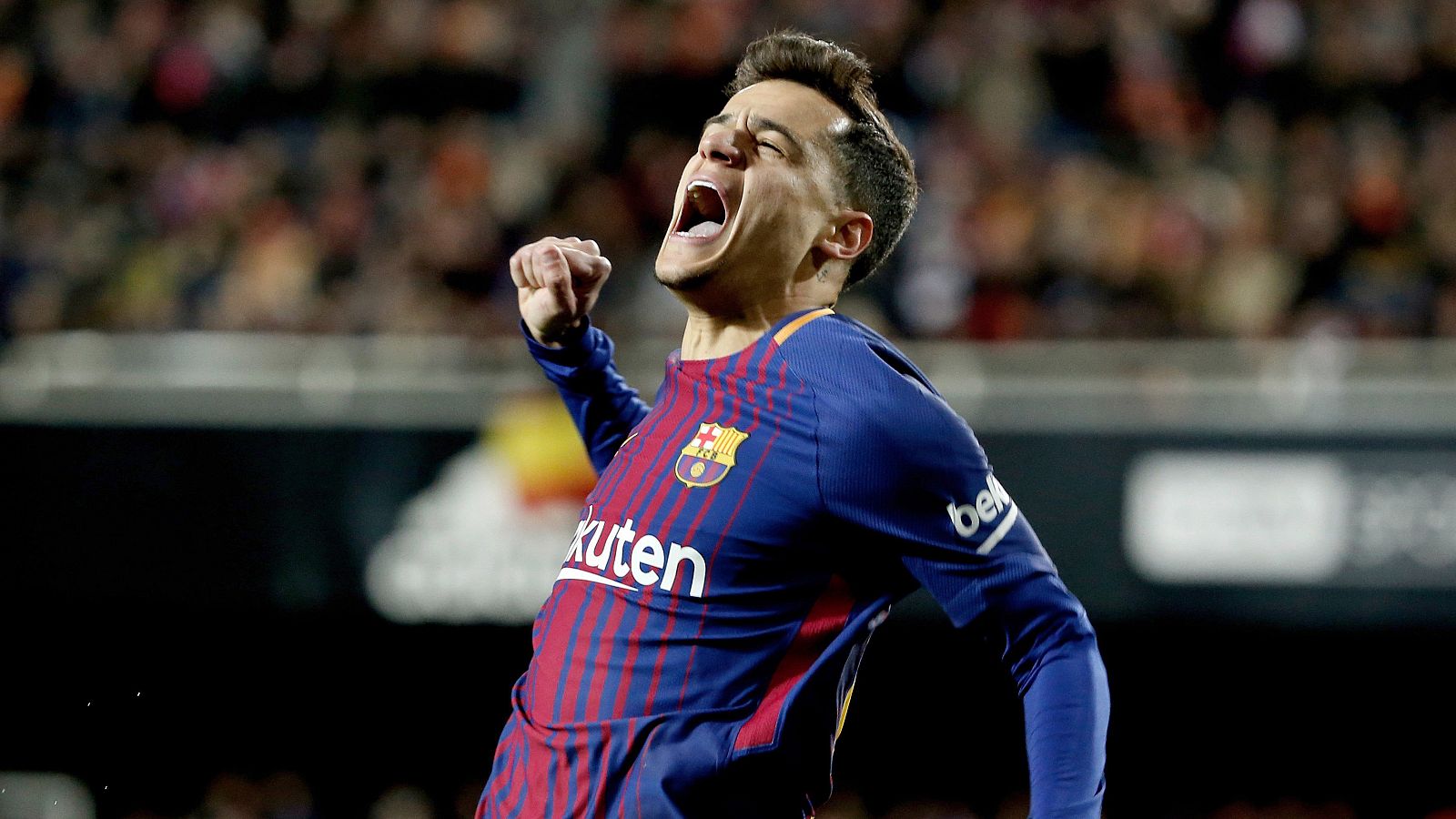 Coutinho marca y Mina deubuta en un Barça de récord