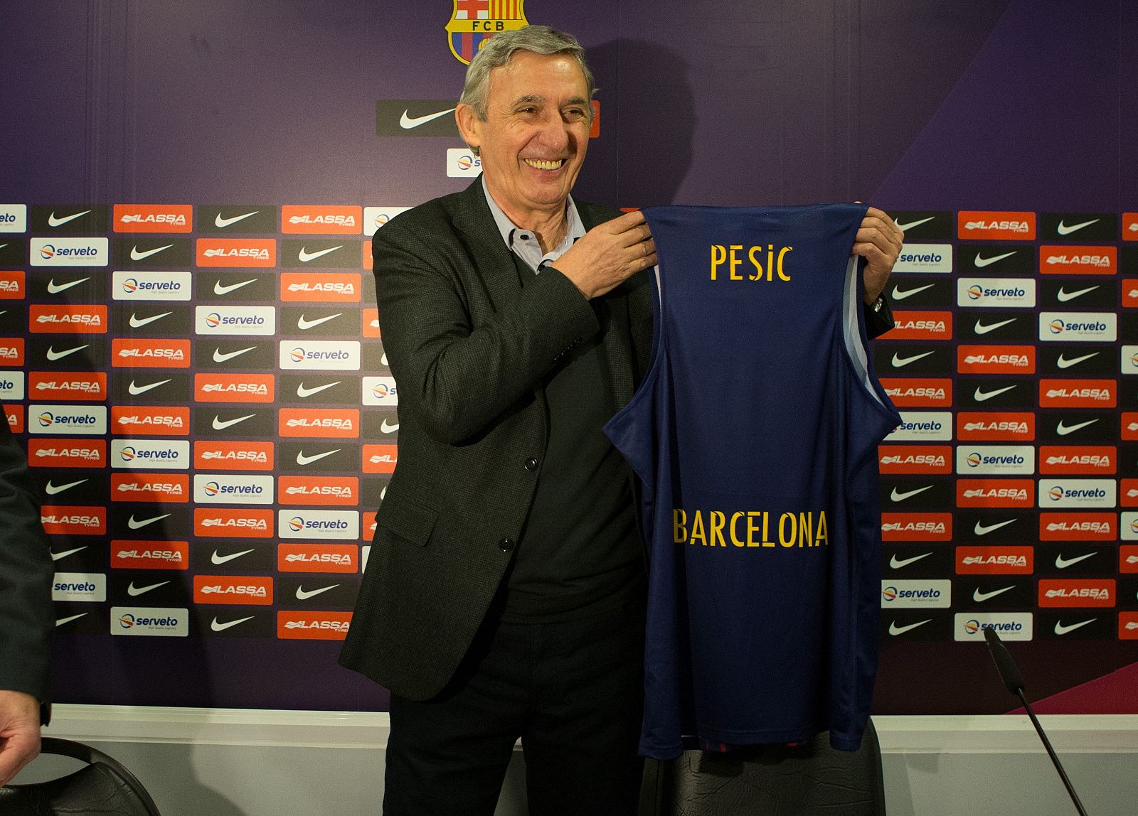 El entrenador serbio Svetislav Pesic, ha sido presentado como nuevo entrenador del primer equipo del FC Barcelona Lassa de baloncesto.