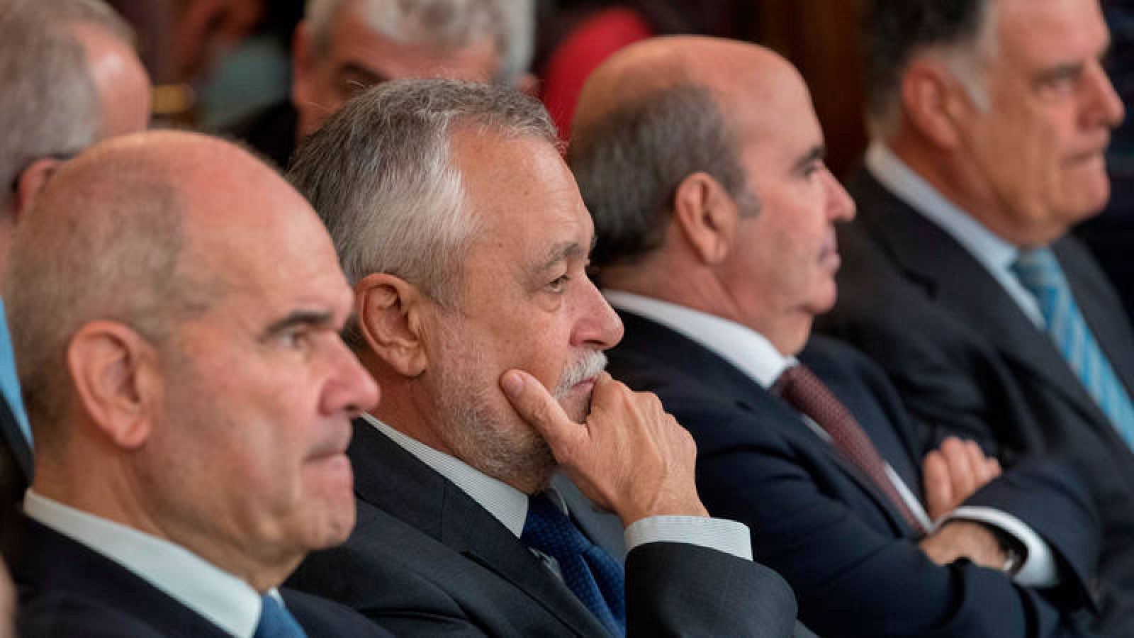 Manuel Chaves (i) y Griñán (2i), en el banquillo por el caso de los ERE