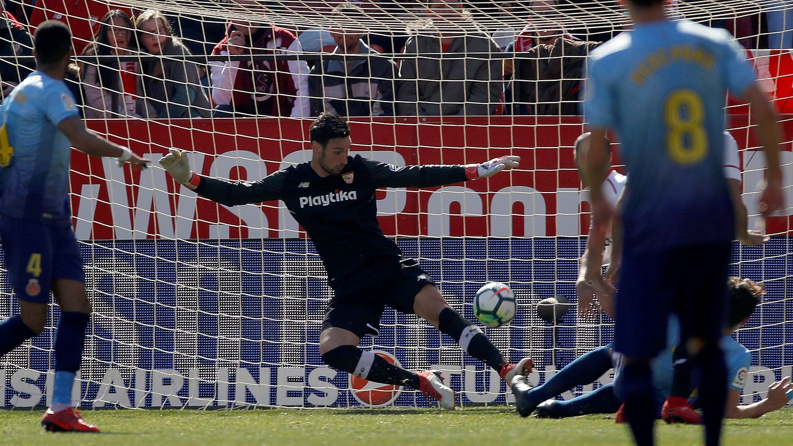 Sergio Rico le da la victoria al Sevilla