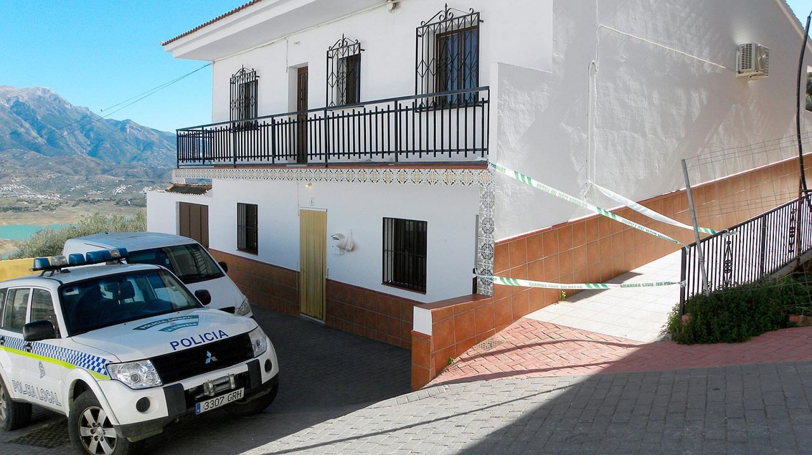 Vivienda en el núcleo poblacional de Los Romanes, de La Viñuela (Málaga), donde ha sido encontrado el cadáver de la víctima