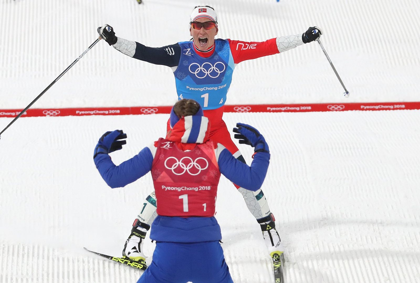 Bjoergen cruza victoriosa la meta de la prueba de relevo 4x5km en Pyeongchang