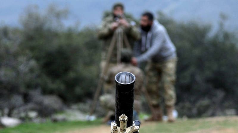 Combatientes del Ejército Libre Sirio (ELS), respaldados por Turquía, a las afueras de Afrin (Siria)