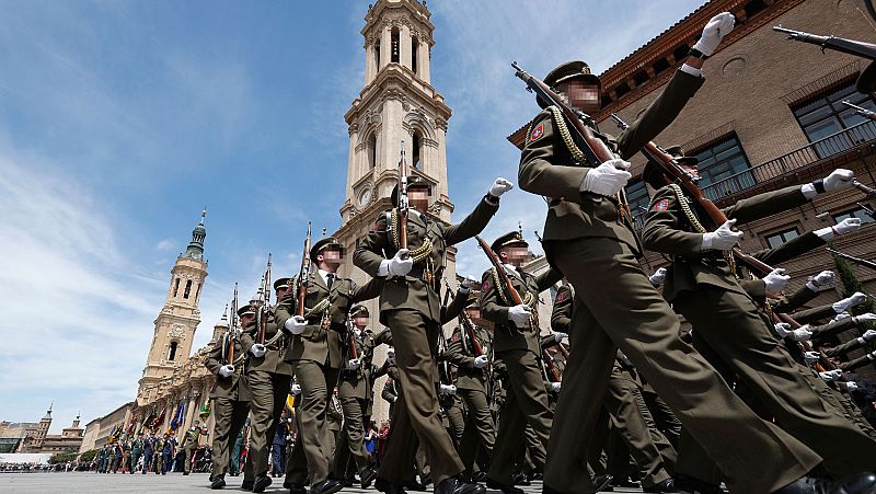 Imagen de archivo de un desfile militar en Zaragoza, donde ha tenido lugar presuntamente uno de los abusos