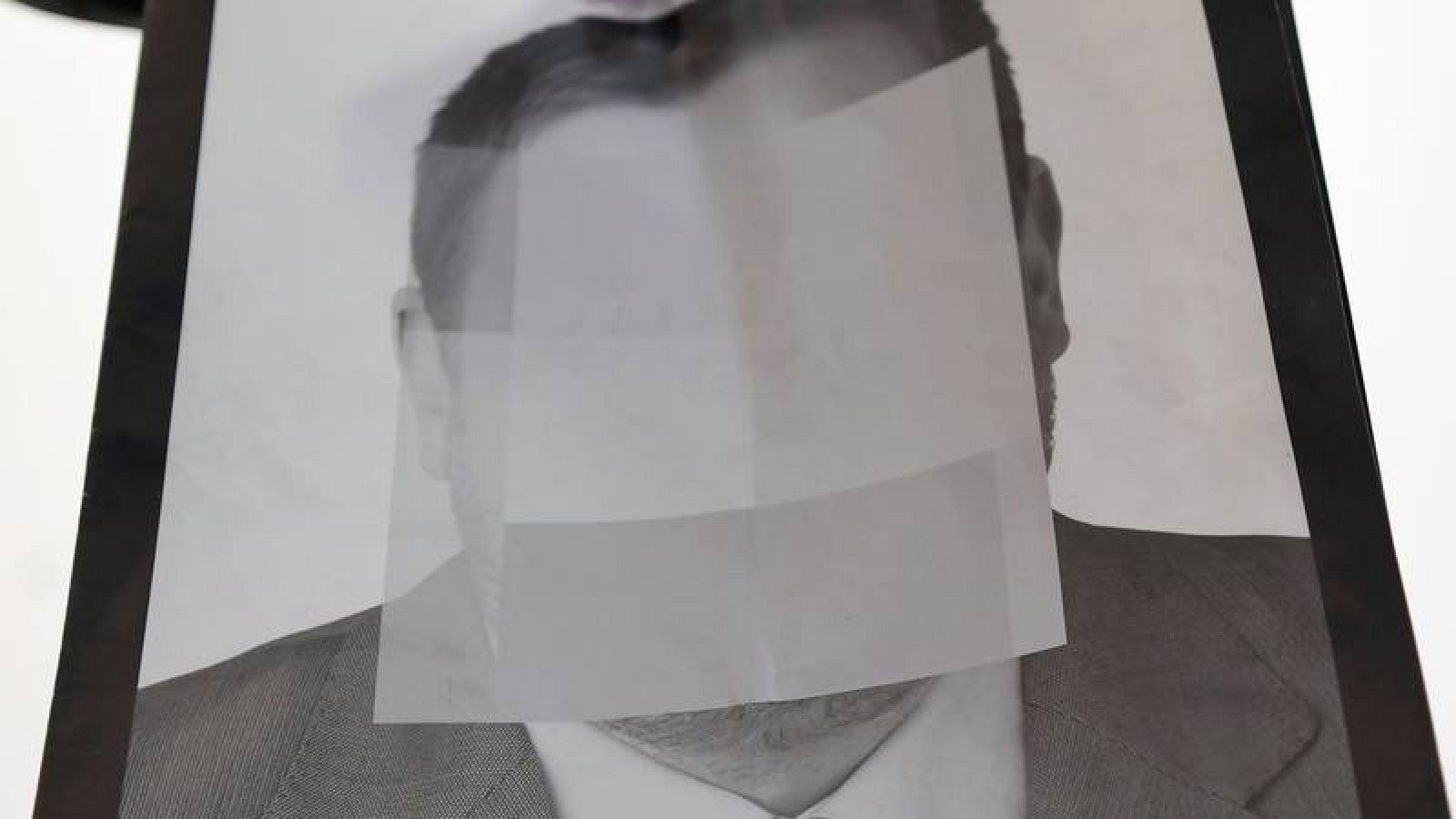  'Presos políticos en la España Contemporánea', de Santiago Sierra.