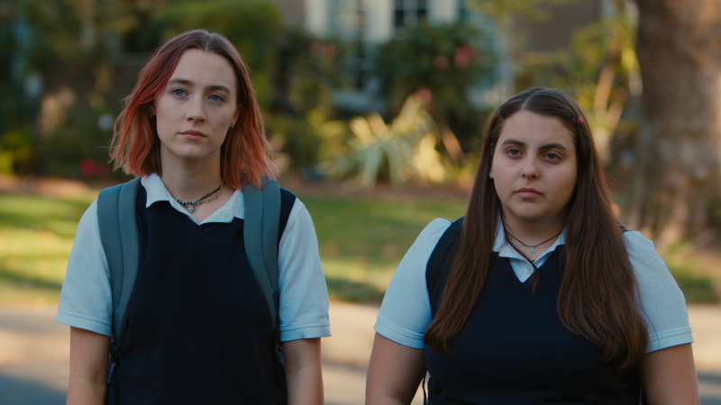 Saoirse Ronan y Beanie Feldstein en 'Lady bird'
