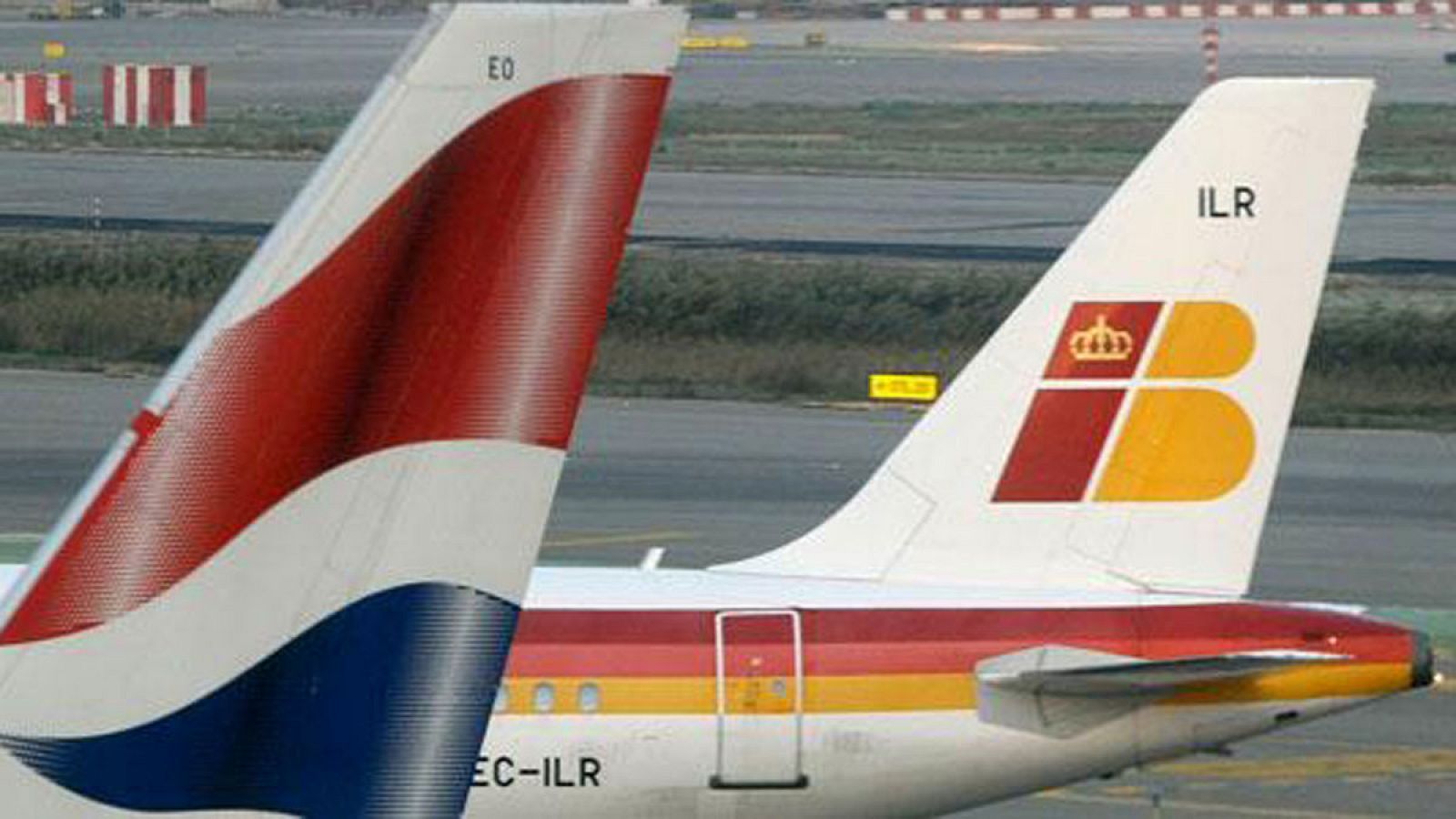 Aviones de British Airways e Iberia en las pistas del aeropuerto madrileño de Barajas