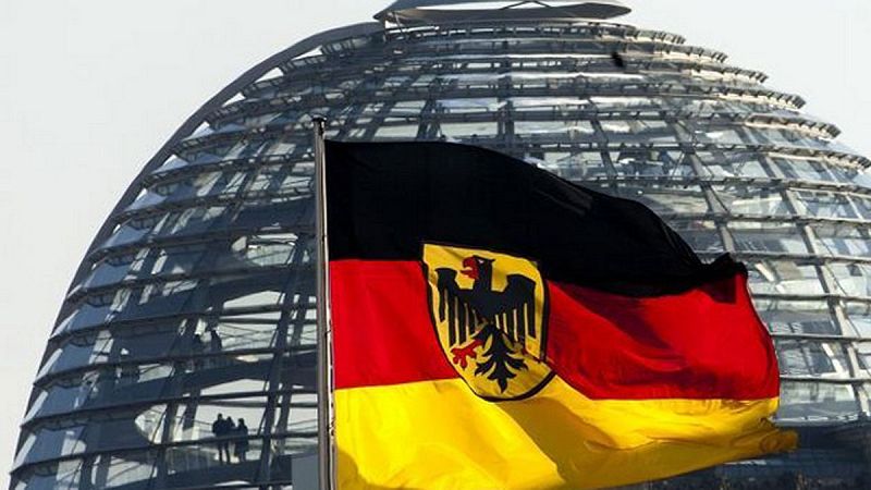 Vista exterior de la cúpula de espejos del Parlamento alemán