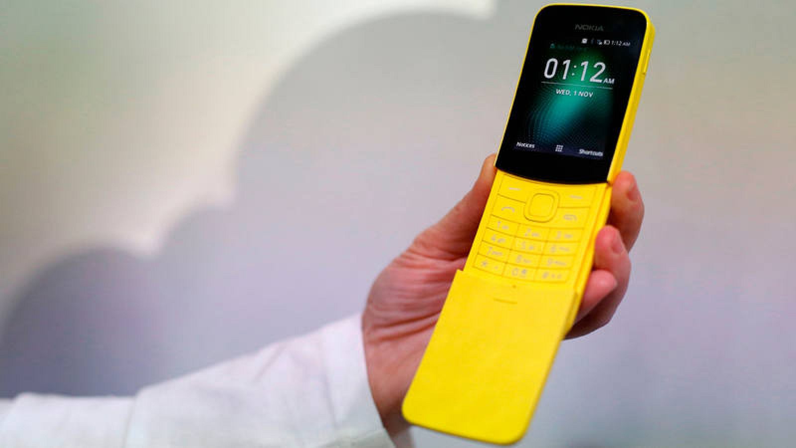  Imagen del modelo 8110 presentado por Nokia en el Mobile World Congress de Barcelona.