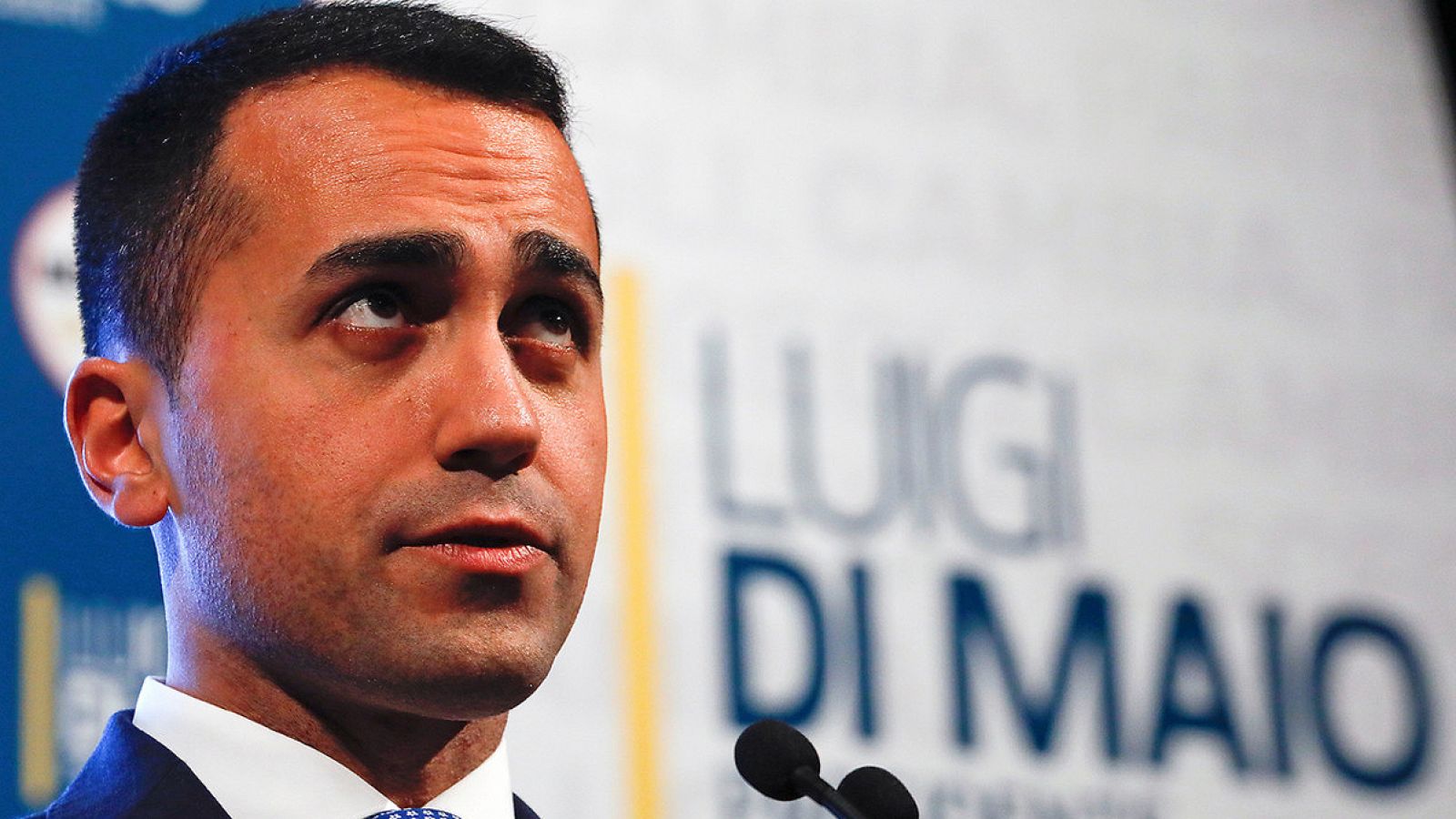 El candidato del Movimiento 5 Estrellas, Luigi Di Maio, habla durante un mitin en Caserta, Italia