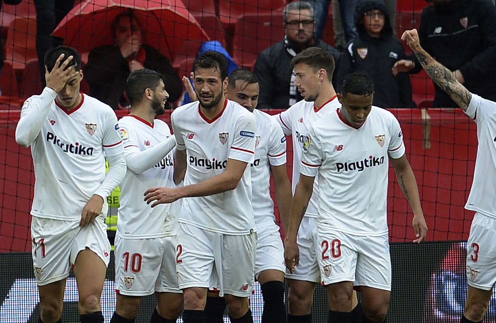 Franco Vázquez celebra su gol anotado ante el Athletic, segundo el partido.