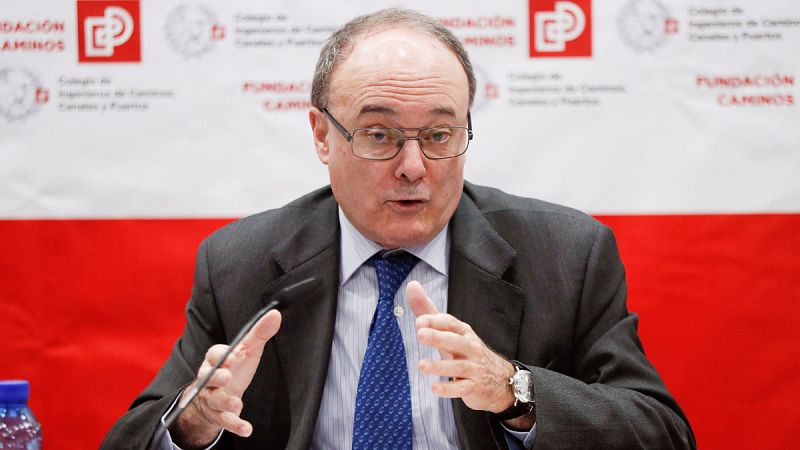 El gobernador del Banco de España, Luis María Linde, durante su intervención en un foro organizad