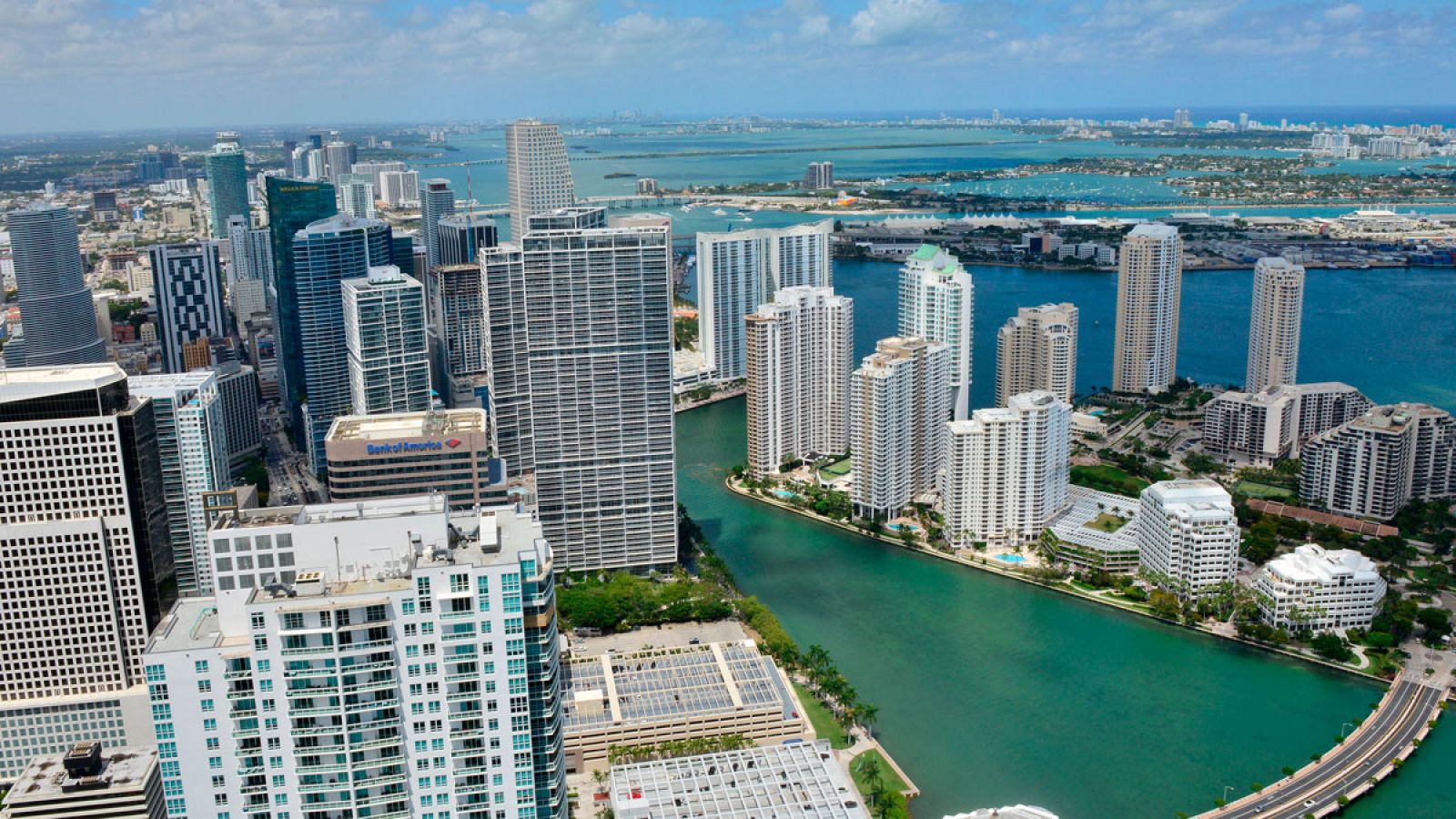Vista del downtown (centro) de la ciudad de Miami tomada desde el edificio Panorama Tower