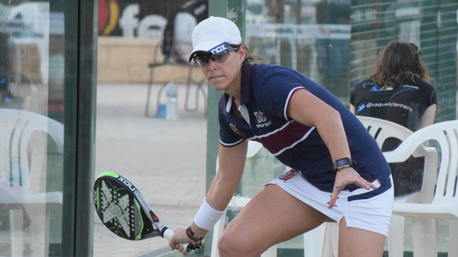 Lucía Sainz durante un partido de pádel