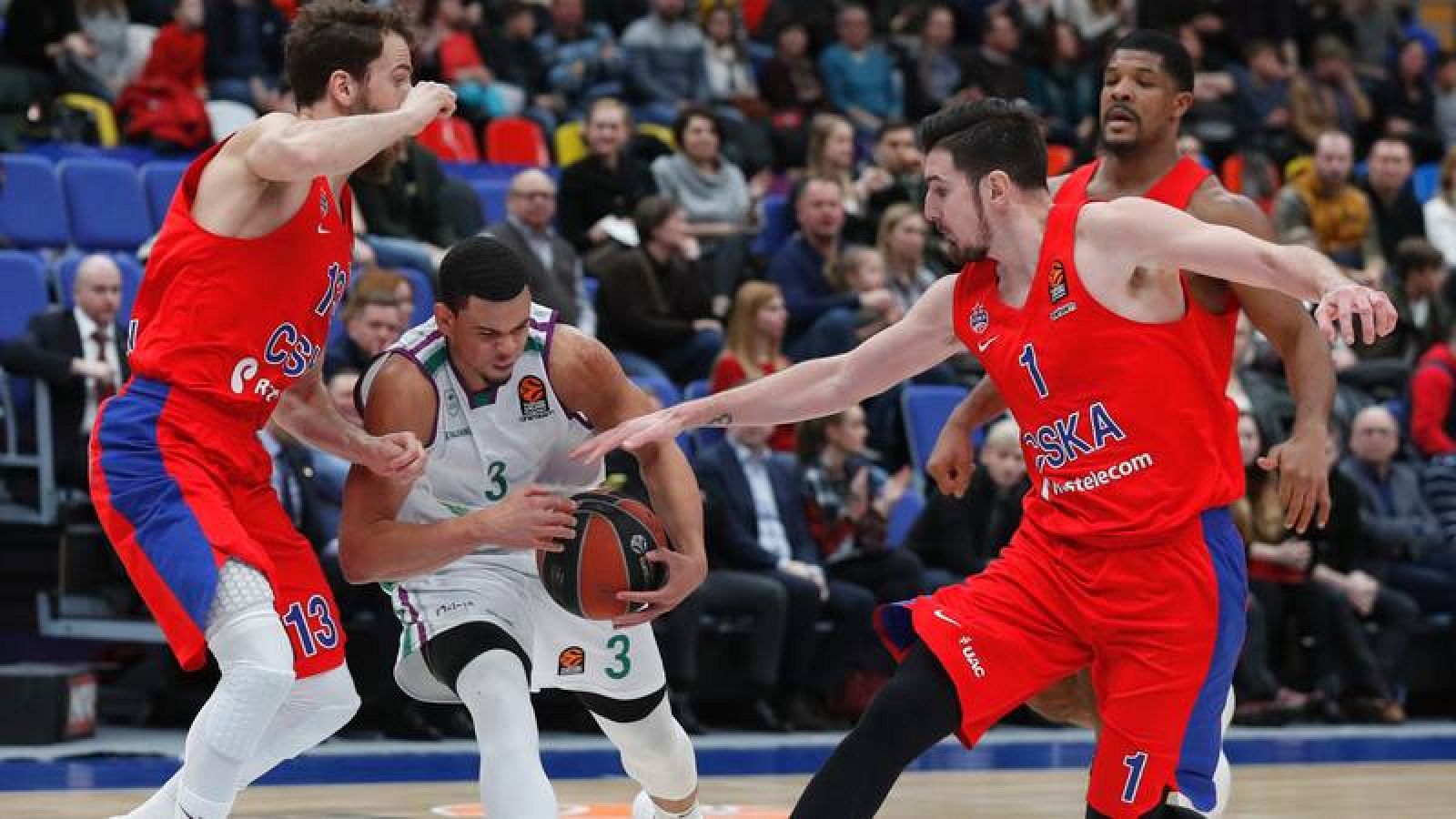 Unicaja se aleja del 'play-off' tras perder ante el CSKA