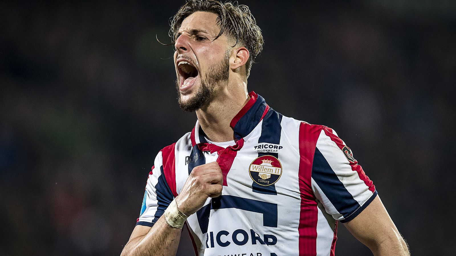 El delantero español Fran Sol celebra uno de sus tres goles con el Willem II ante el PSV.