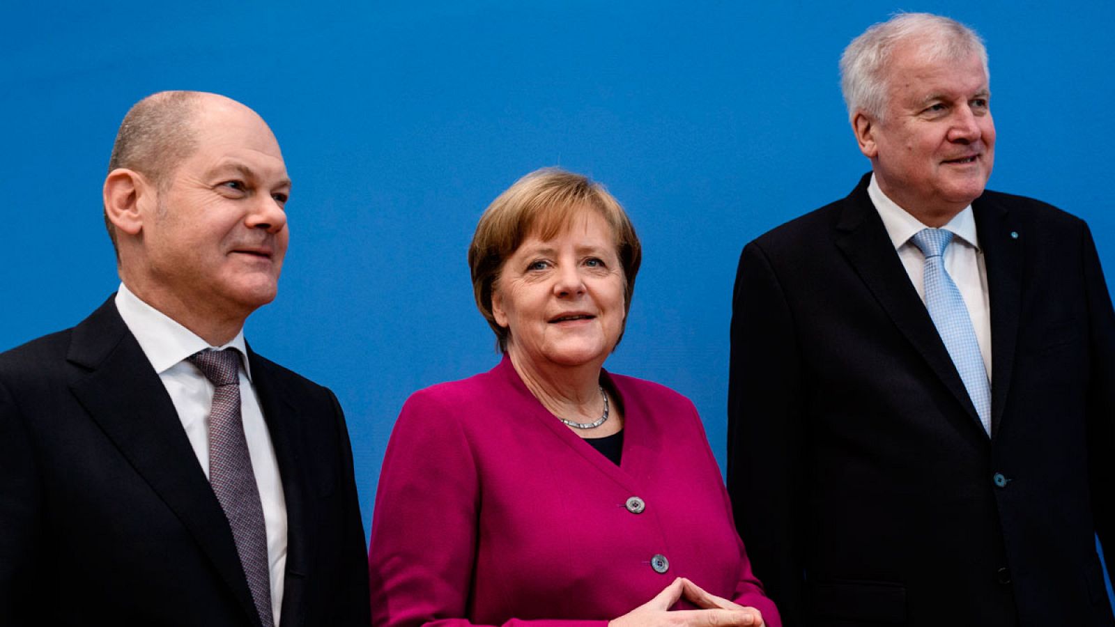 El líder del Partido Socialdemócrata (SPD), Horst Seehofer; la canciller alemana y líder de la Unión Cristianodemócrata (CDU), Angela Merkel; y el líder de la Unión Socialcristiana (CSU), Olaf Zcholz